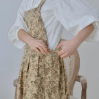 Classic Cotton Floral Apron — product feature detail