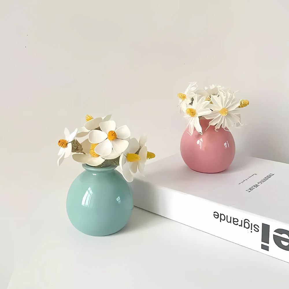 Puffy Pout Vase — product in use