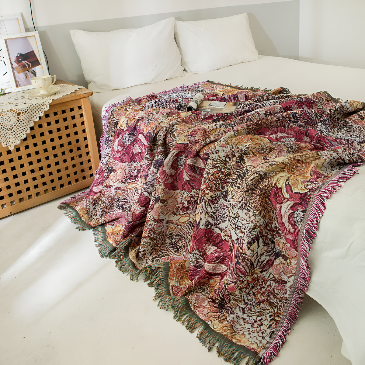 Vintage Floral Tassel Throw Blanket — product detail view