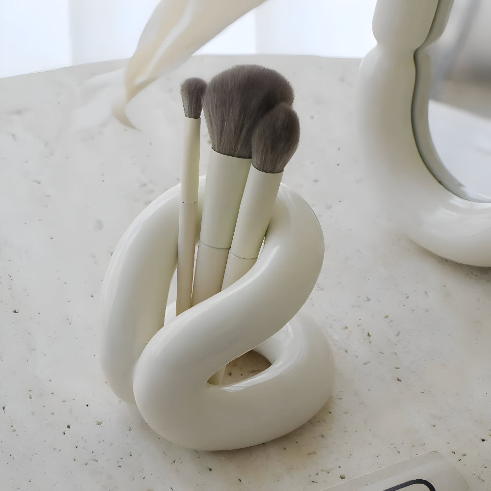 Nordic Knot Ceramic Holder — lifestyle shot