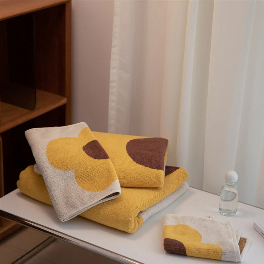 Cheerful Floral Print Cotton Bath Towel — product feature detail