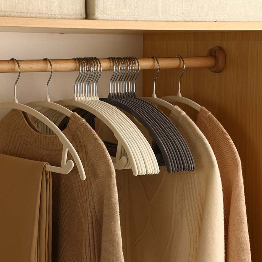Non-Slip Curve Hangers | Set of 10 — product detail view