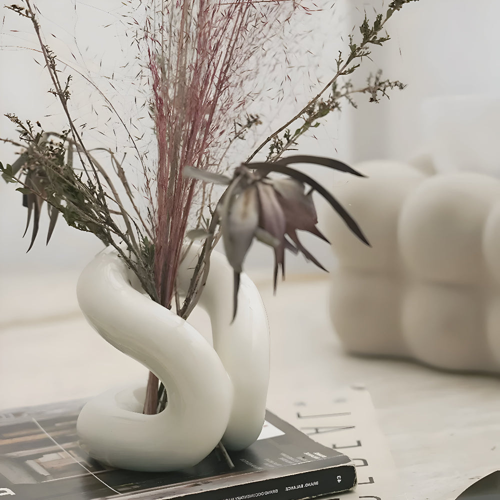 Nordic Knot Ceramic Holder — product feature detail