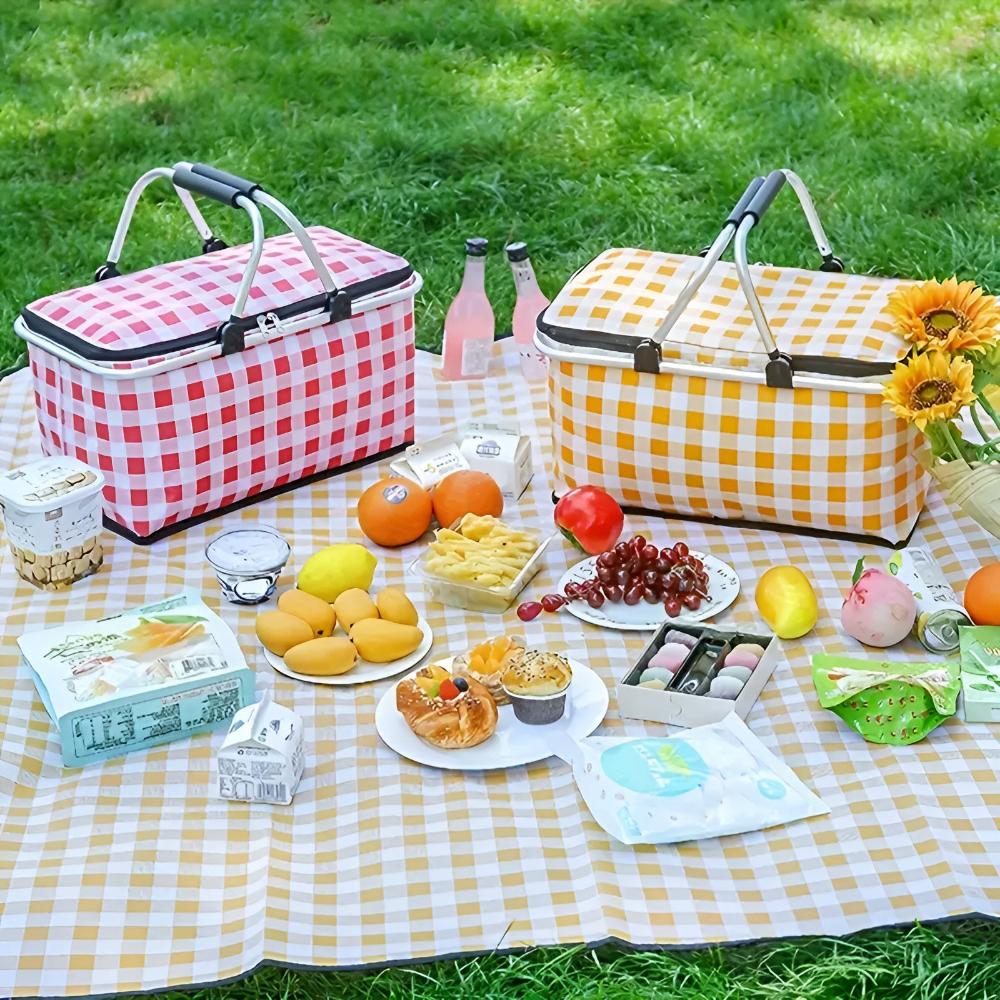 Foldable Checkered Picnic Basket — material texture close-up