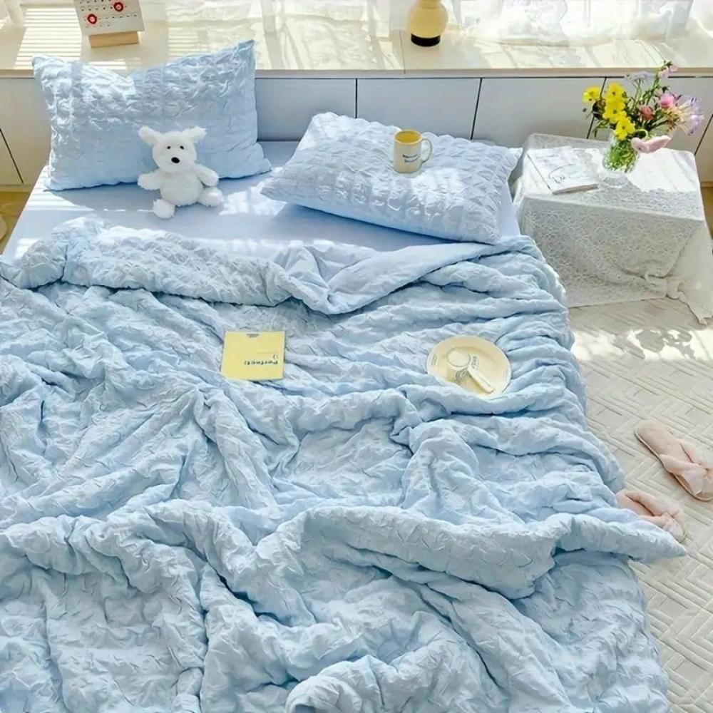 Summer Breeze Lightweight Quilt — product detail view