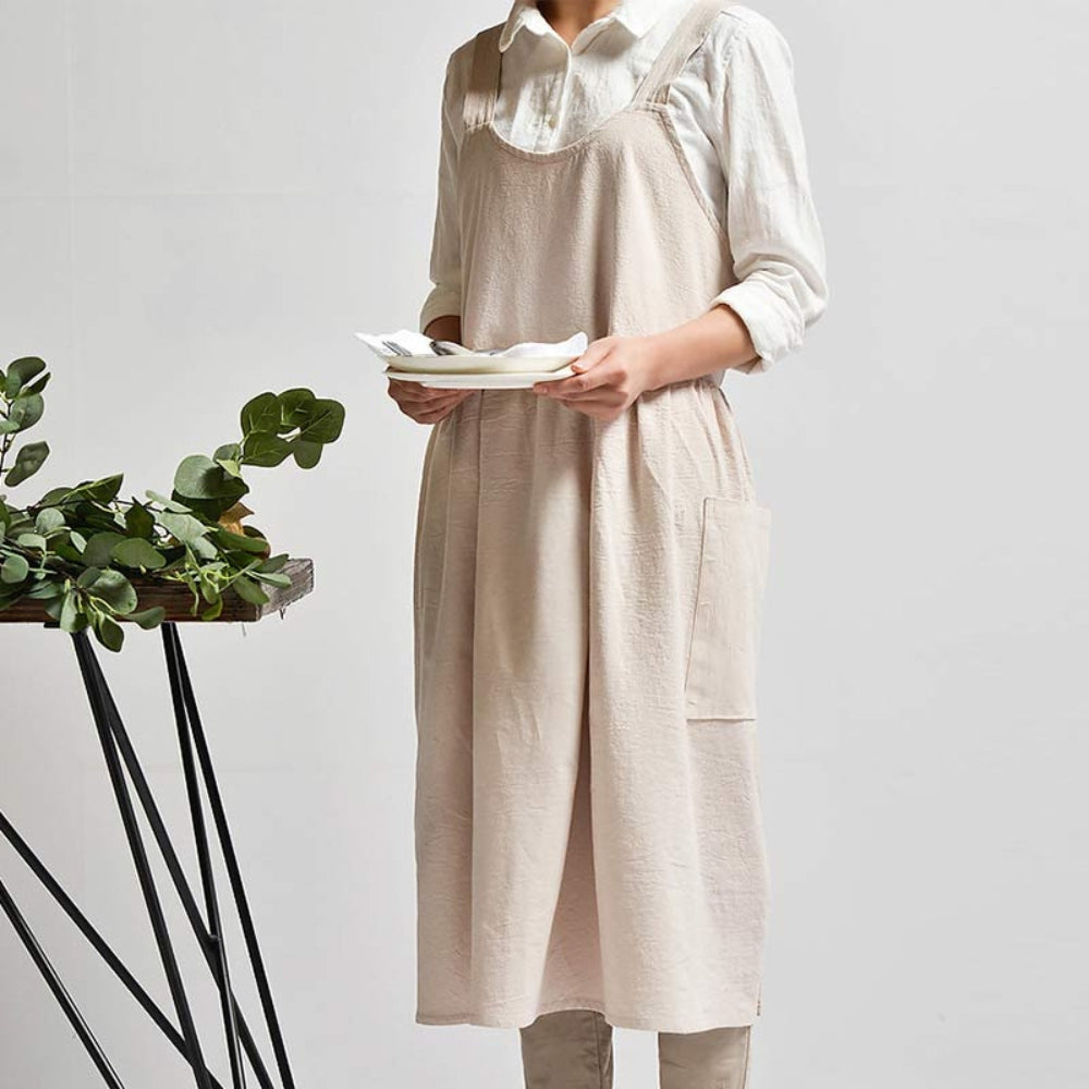 Cross-Back Apron With Pockets — product feature detail