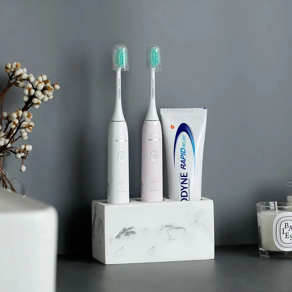 Couple Resina Toothbrush Holder — product close-up