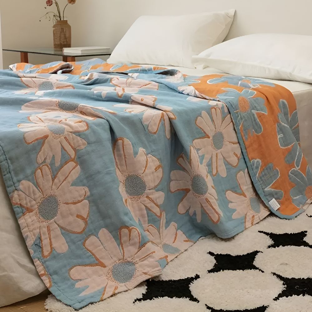 Summer-Ready Daisy Cotton Blanket — product close-up